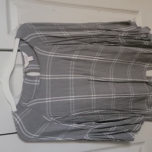 Women's comfortable flowing top